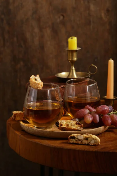 Postre Vino Blanco Biscotti Una Mesa Madera — Foto de Stock