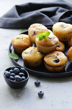 tatlı için ev yapımı yaban mersini kekler