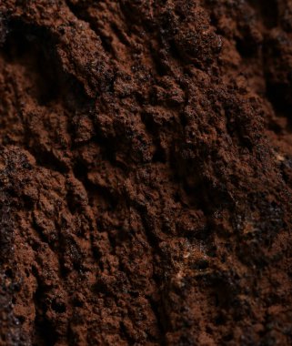 siyah bir arka plan üzerinde Etna volkanik kaya