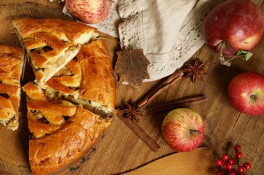 tatlı için ev yapımı elmalı turta