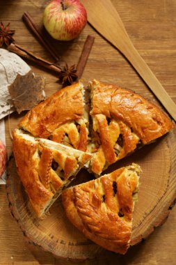 tatlı için ev yapımı elmalı turta