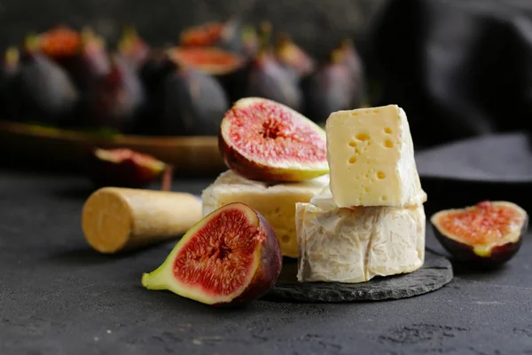 Fromage Camembert Aux Figues Fraîches Pour Apéritifs — Photo