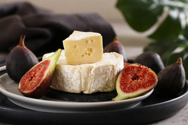 Camembert Cheese Fresh Figs Appetizers — Stock Photo, Image