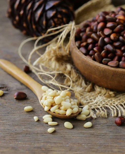 Piñas Frutos Secos Orgánicos Naturales — Foto de Stock