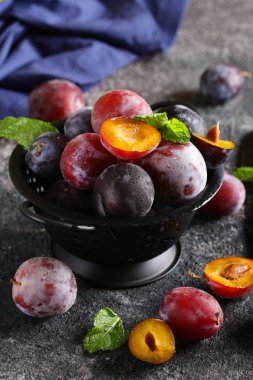 masada taze organik kırmızı erik