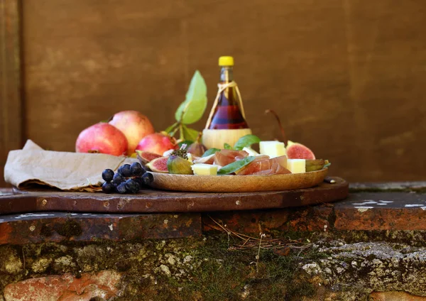 Italian Appetizer Antipasti Cheese Ham Fruit — Stock Photo, Image