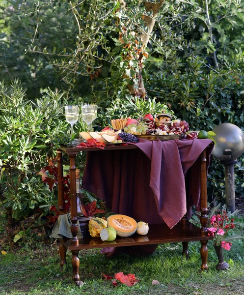 Mesa Otoño Festiva Con Frutas Queso —  Fotos de Stock