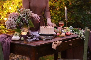 Geleneksel İtalyan tatlı tiramisu keki.