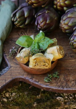 Salata ve konserve için doğal mor sebzeler.