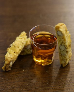 Tatlı olarak İtalyan biscotti kurabiyesi.