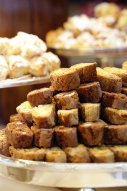 Tatlı olarak İtalyan biscotti kurabiyesi.