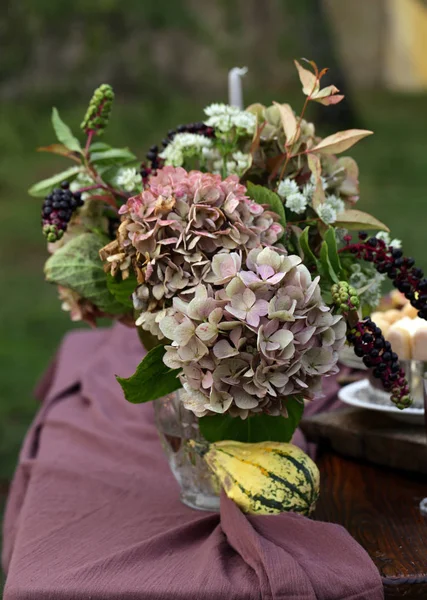 Őszi Virág Elrendezése Asztal Belső Dekoráció — Stock Fotó