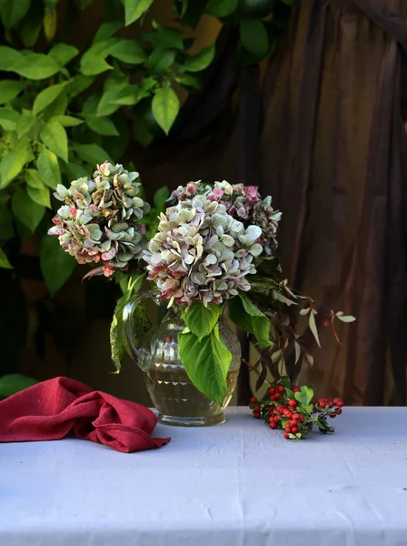 Herbstlicher Blumenschmuck Für Tisch Und Einrichtung — Stockfoto