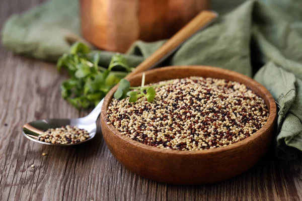 Quinoa Müsli Für Eine Gesunde Ernährung Auf Dem Tisch — Stockfoto
