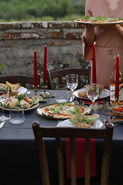 Vacsora Asztal Készlet Pizza Körte Gorgonzola — Stock Fotó