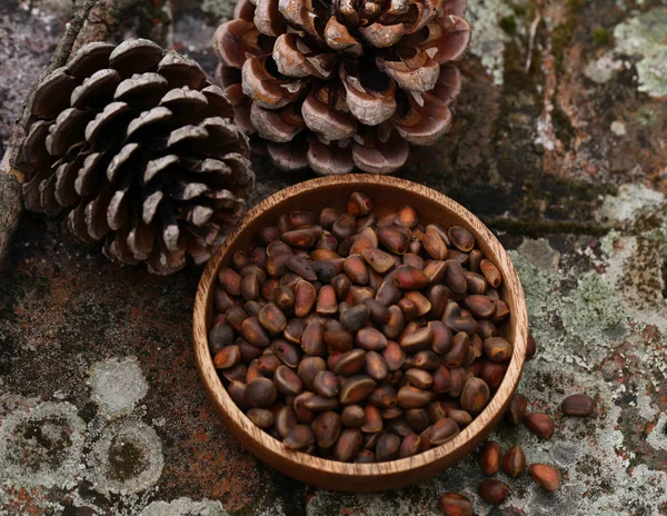 Přírodní Organické Borové Hlávky Ořechy — Stock fotografie