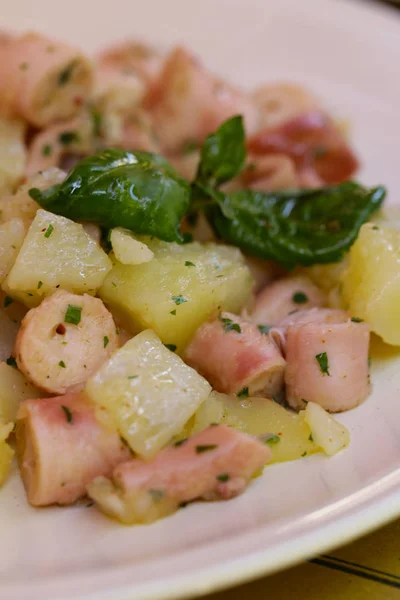 Salada Gourmet Com Polvo Batatas — Fotografia de Stock