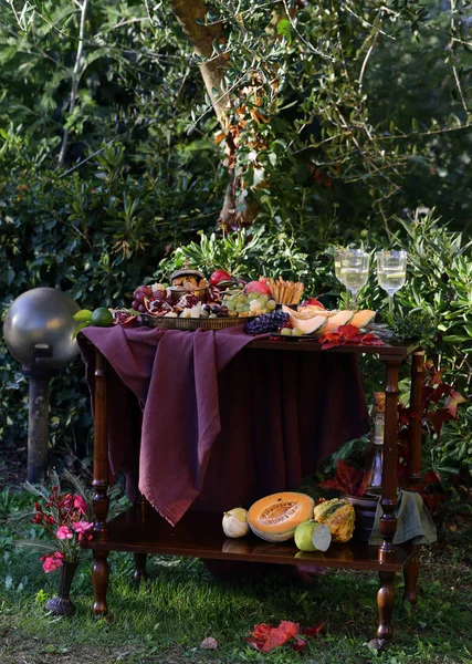 Tavola Festiva Autunnale Con Frutta Formaggio — Foto Stock