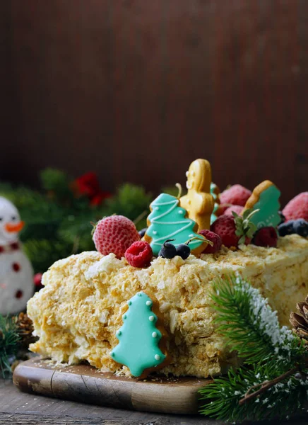 Decoración Pastel Navidad Pan Jengibre Sobre Fondo Madera —  Fotos de Stock