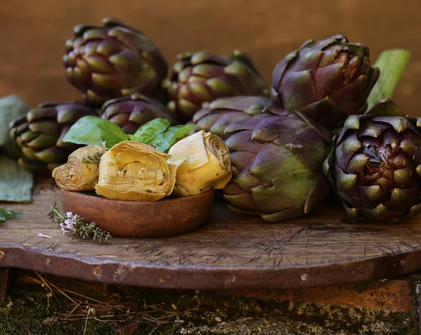 Alcachofas Naturales Verduras Moradas Para Ensalada Enlatado —  Fotos de Stock