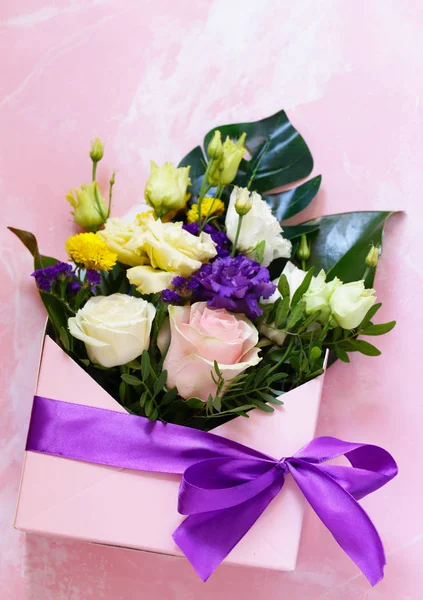 Stylowy Nowoczesny Kwiat Bukiet Gratulacje — Zdjęcie stockowe