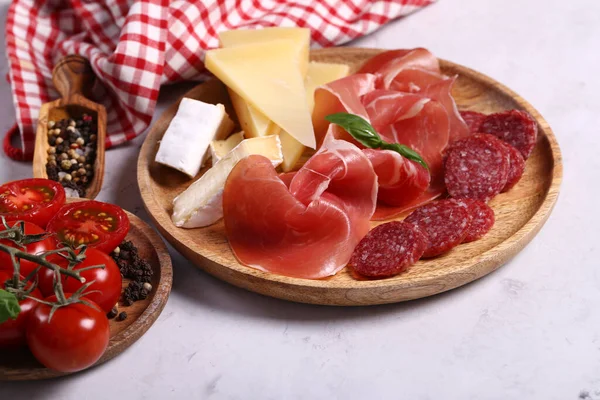 Presunto Variado Salmão Salsicha Salame Aperitivo Antipasti — Fotografia de Stock