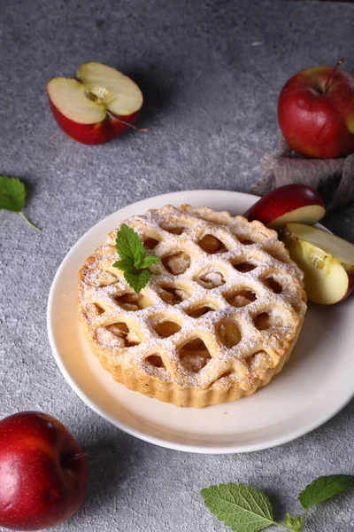 Äppelpaj Med Färska Frukter Bordet — Stockfoto