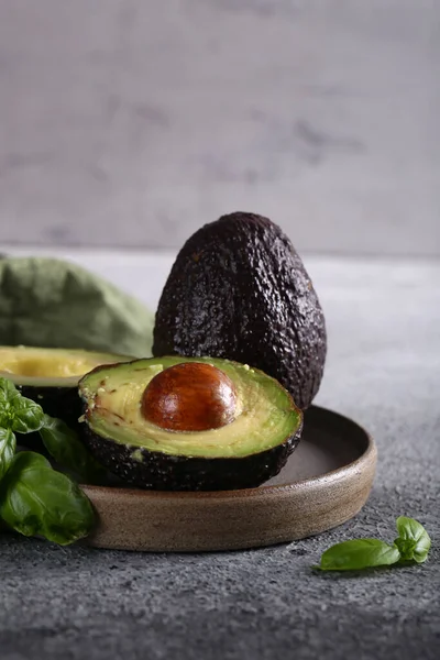 Avocado Biologico Maturo Una Dieta Sana — Foto Stock