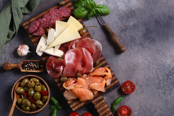 Presunto Variado Salmão Salsicha Salame Aperitivo Antipasti — Fotografia de Stock