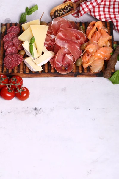 Presunto Variado Salmão Salsicha Salame Aperitivo Antipasti — Fotografia de Stock