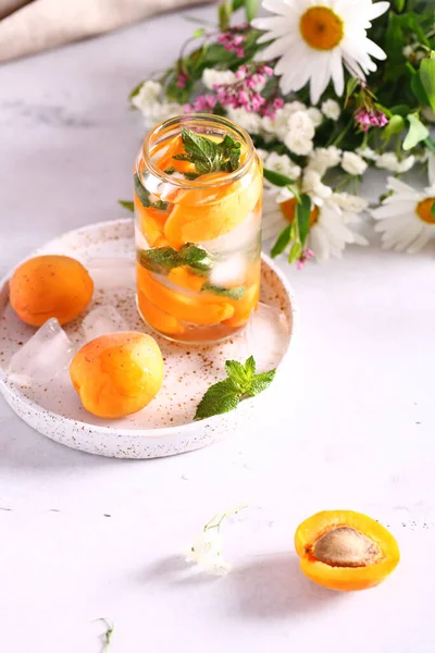 Ice Tea Lemonade Fresh Apricots Mint — Stock Photo, Image