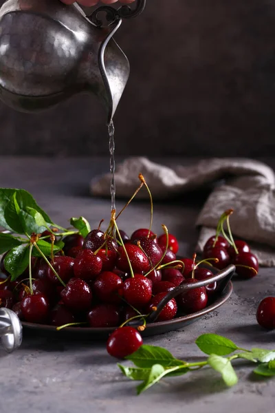 Cereja Doce Baga Orgânica Fresca Uma Mesa Madeira — Fotografia de Stock