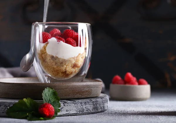Trifle Dessert Aux Framboises Fraîches Dans Verre — Photo