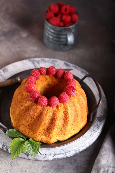 Okrągłe Ciasto Świeżymi Malinami Deser — Zdjęcie stockowe