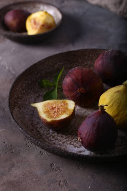 Tatlı olarak taze organik incir.