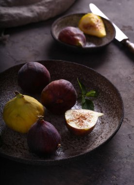 Tatlı olarak taze organik incir.