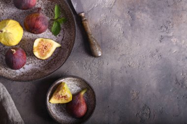 Tatlı olarak taze organik incir.