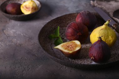 Tatlı olarak taze organik incir.