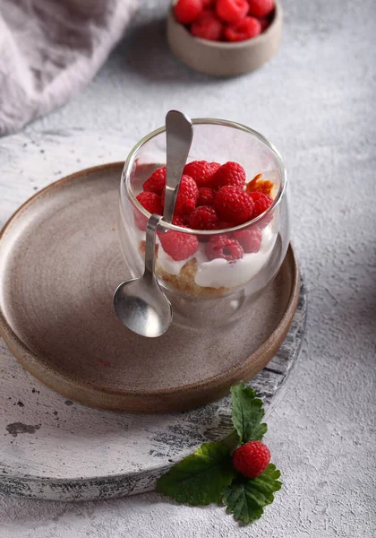 Trifle Dessert Met Verse Frambozen Een Glas — Stockfoto