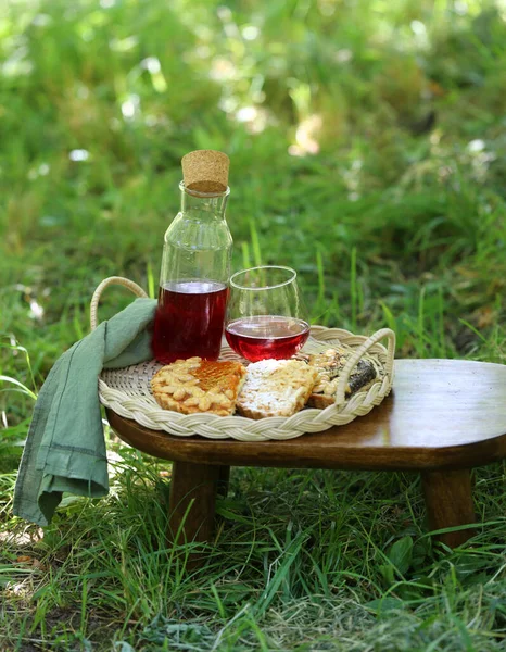 Élelmiszer Piknik Természetben Zöld — Stock Fotó