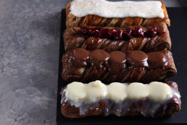 Çikolatalı ganache 'li puf böreği