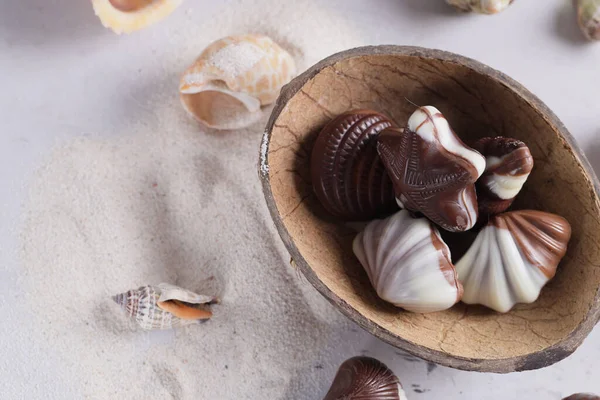 Chocolate Caramelo Forma Concha Dulces Postre —  Fotos de Stock