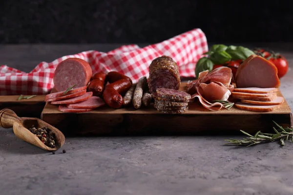Worst Ham Assortiment Houten Plank — Stockfoto