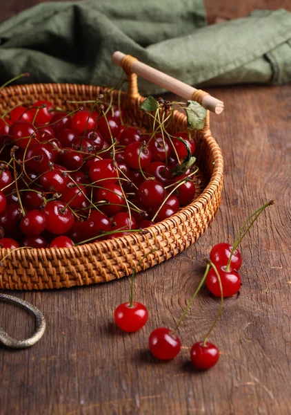 Ripe Organic Berry Cherry Table — Stock Photo, Image