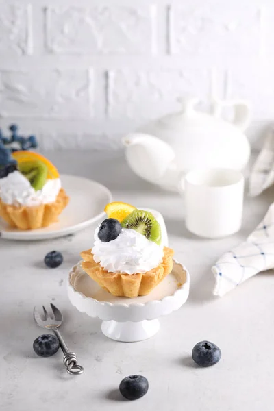 Cesta Doce Com Creme Merengue Bagas — Fotografia de Stock