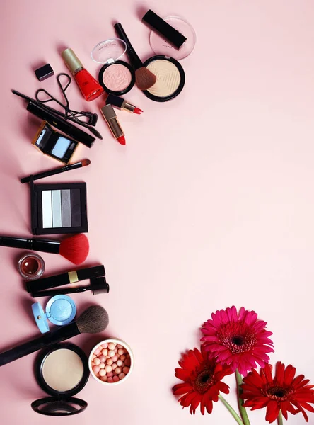 Assortiment Cosmétiques Pour Maquillage Rouge Lèvres Poudre Ombre Paupières — Photo