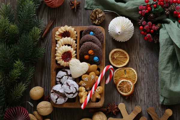 圣诞节背景饼干 节日装饰品和礼物 — 图库照片