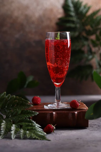 Aardbeiencocktail Bellini Met Champagne — Stockfoto