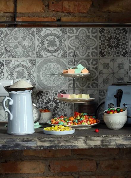 Stilleven Karamel Snoep Marshmallows Tafel — Stockfoto