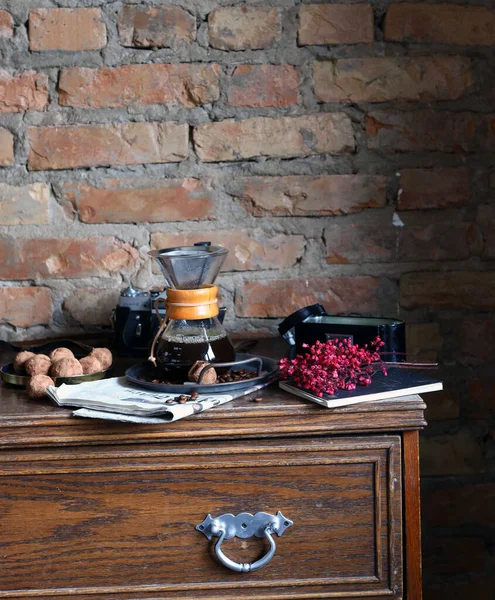 Stilleven Koffiepot Kemeks Met Chocolade — Stockfoto